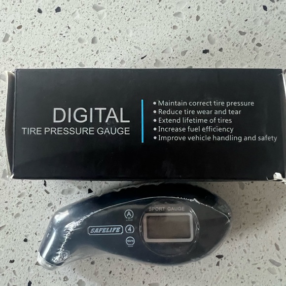 SAFELIFE Digital Tire Pressure Gauge - Picture 6 of 9